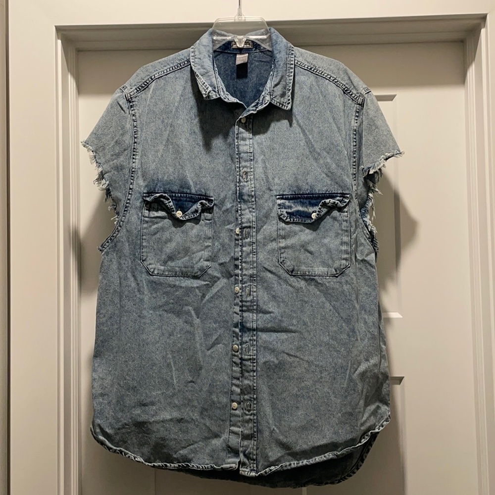Men’s Divided Brand Sleeveless Denim Shirt Size Large